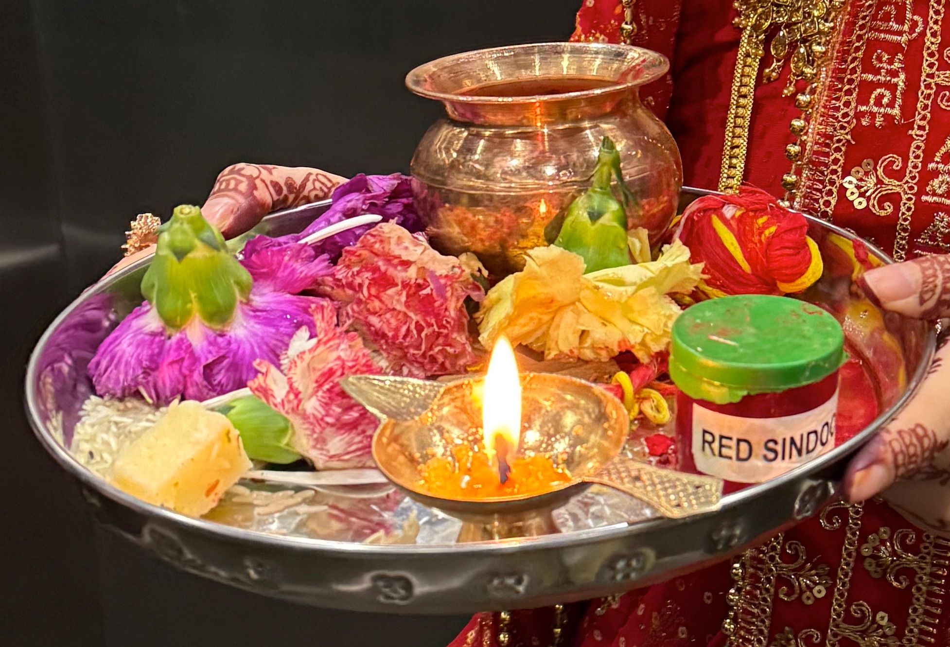 左下角米黄色的是糕点